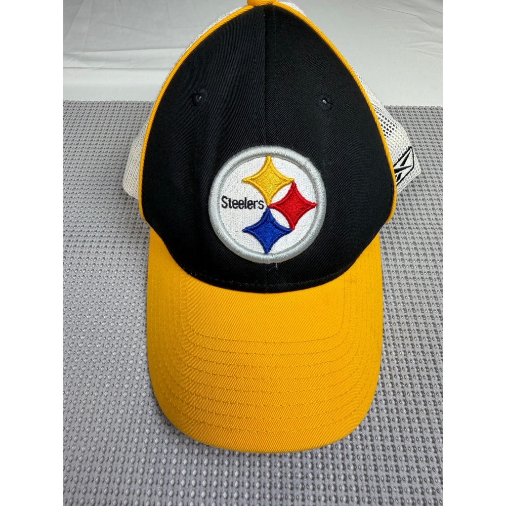Vintage Reebok Pittsburgh Steelers
NFL Trucker Hat Snapback Yellow
Mesh Y2K